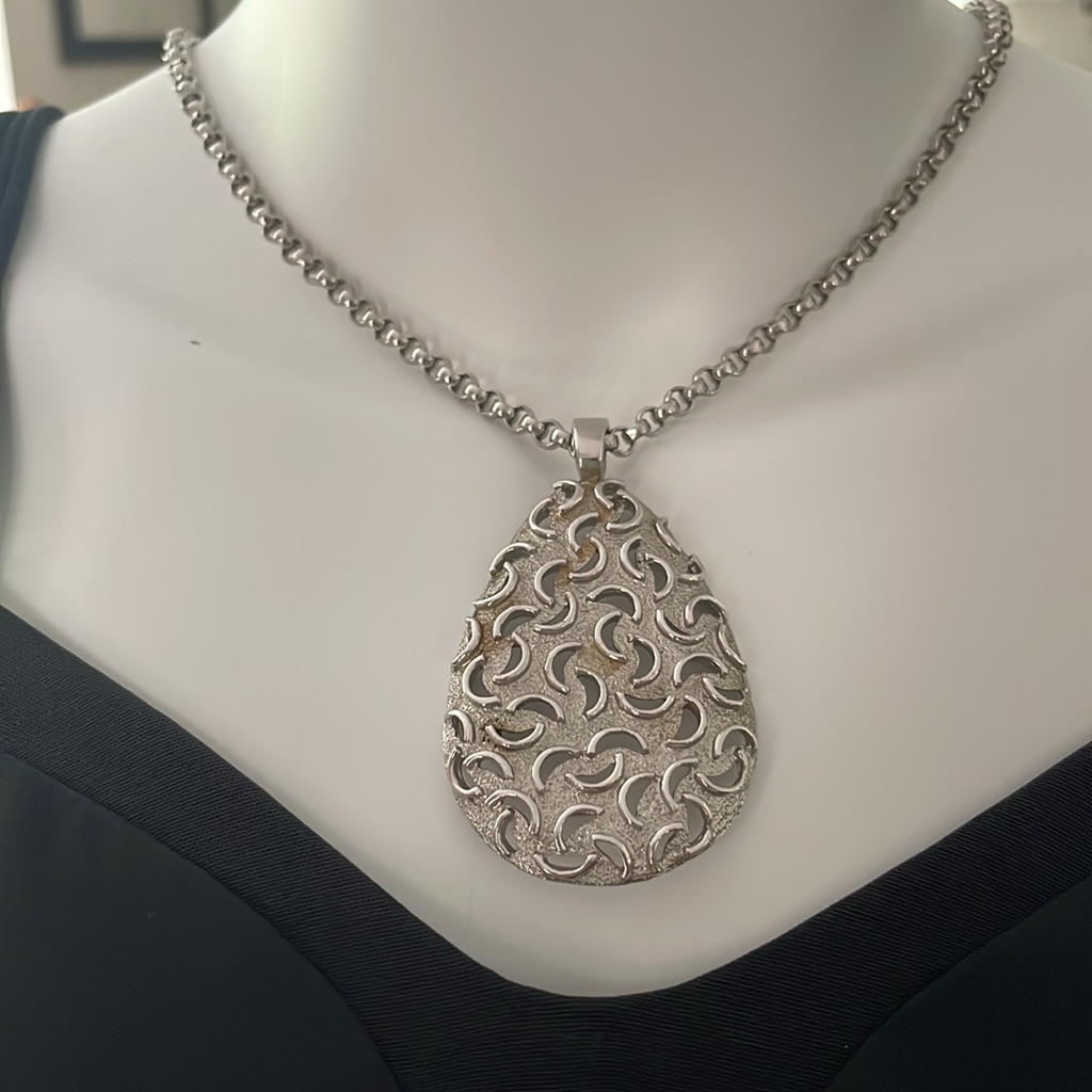 Roget Necklace